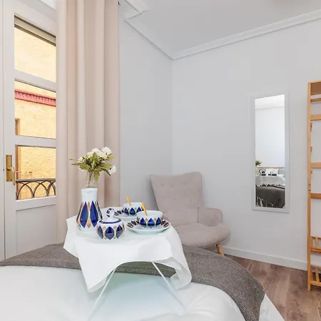 Baruhaus Conde Barrio Humedo Apartment